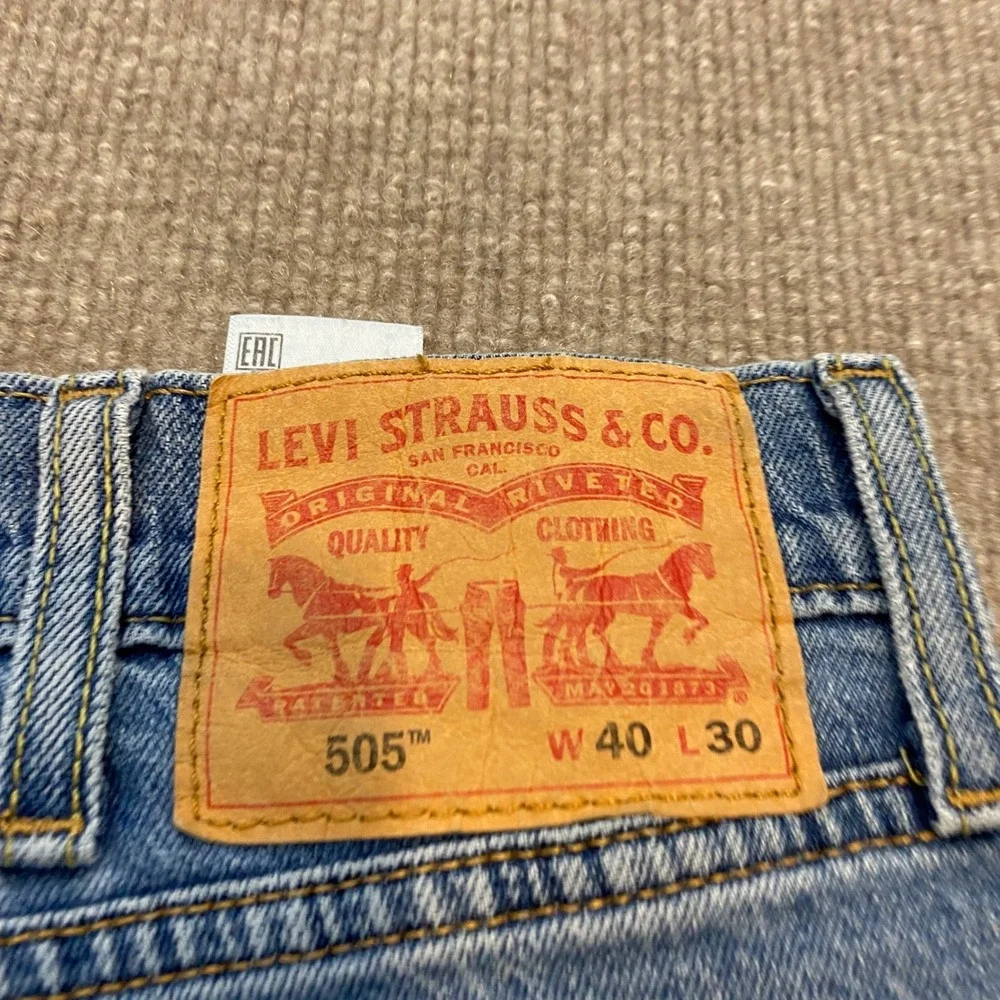 Levis 505 Regular Fit Jeans Mens 40x30 Medium Wash Blue Straight Leg 00505-2100